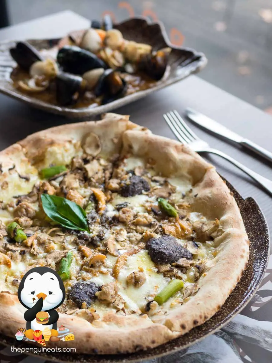 Rocca's Woodfired Pizzeria — photo 1